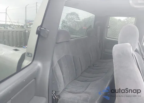 2002 Chevrolet Silverado K1500 z USA, uszkodzony, nr VIN 2GCEK19T521231034